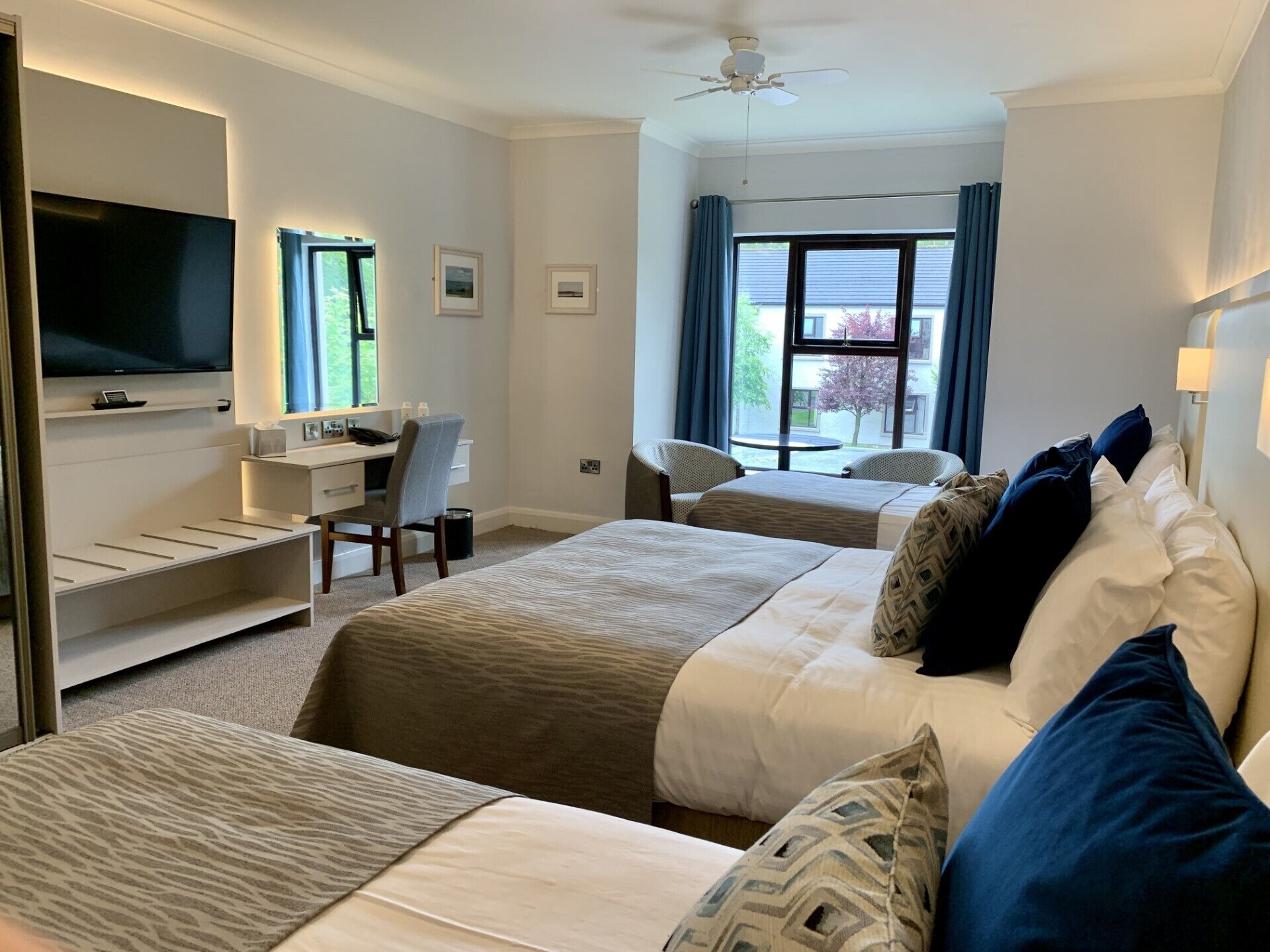 family room | 1 bedroom, premium bedding, desk, blackout curtains