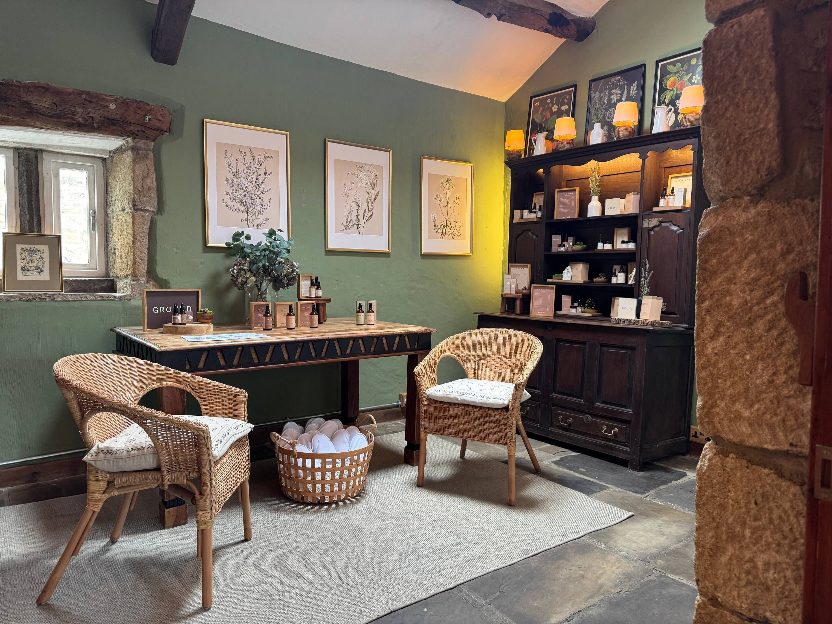 ディープティシュー マッサージ、マタニティ マッサージ、フェイシャル トリートメント、2  室のトリートメントルーム、マッサージ