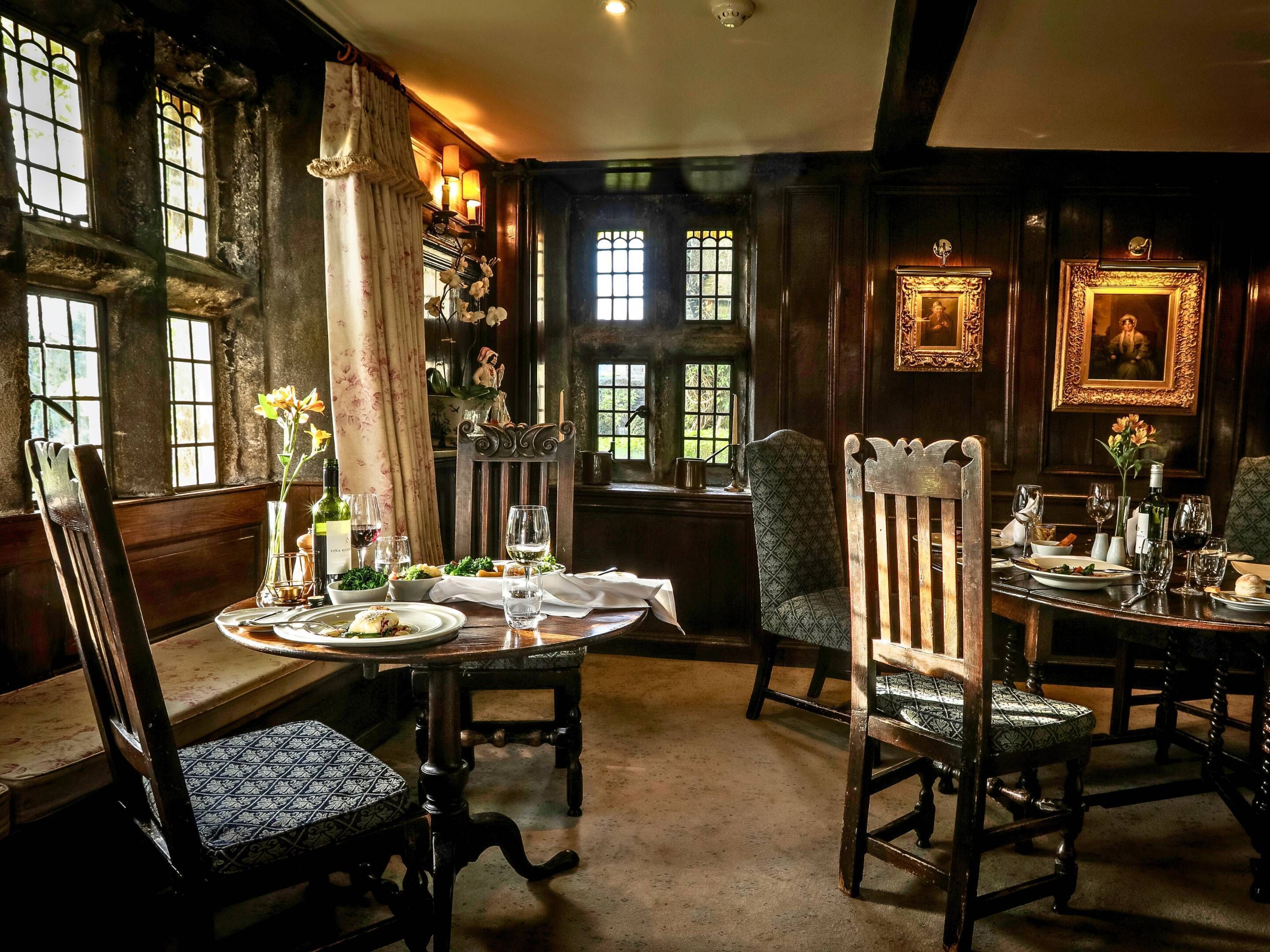 ランチ、ディナーに営業 (郷土料理)