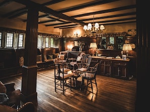 Reception hall - Holdsworth House (Halifax)