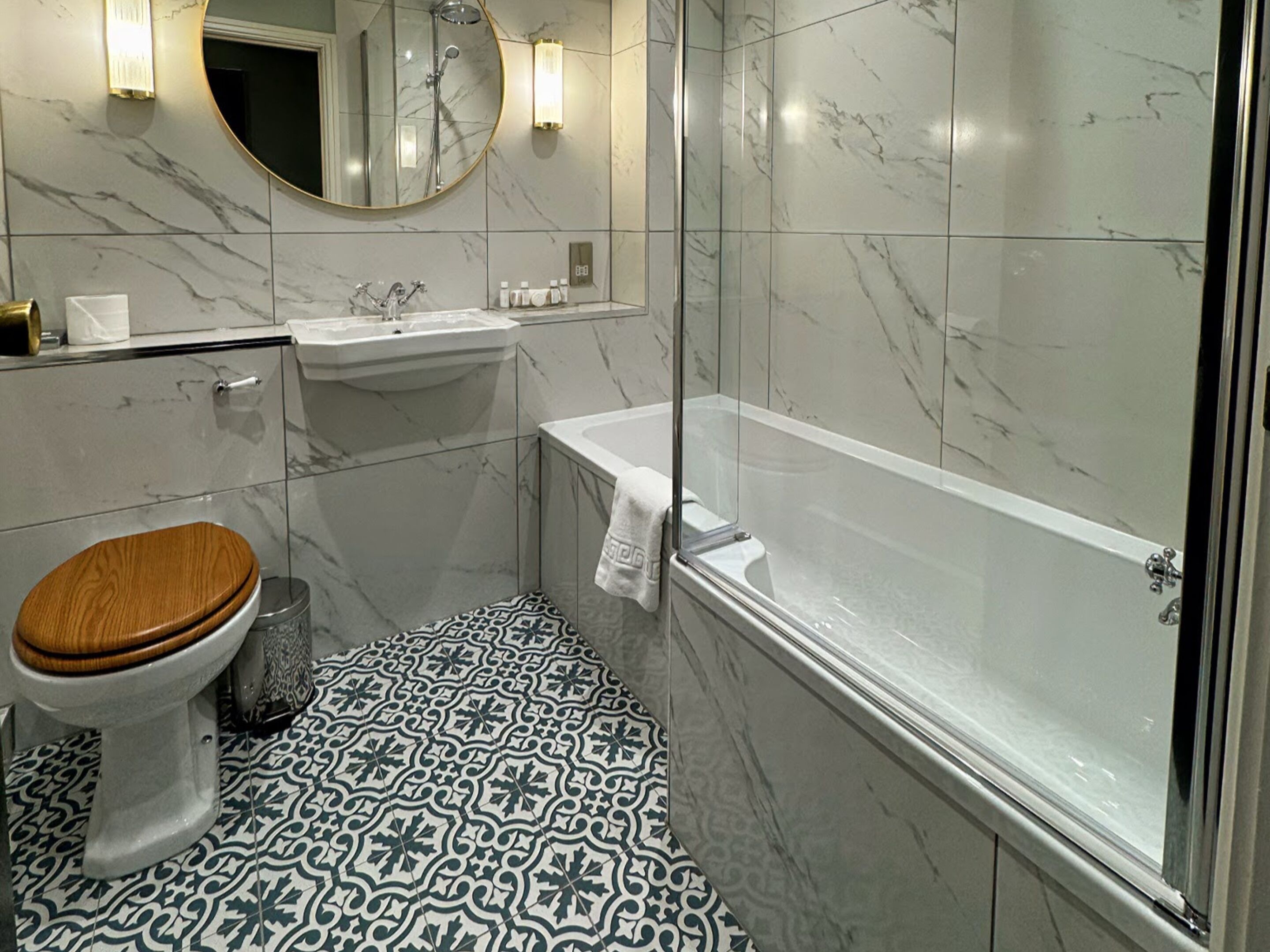 A bathroom with a toilet, sink, and bathtub.