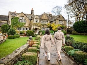 Masajes de tejido profundo, masajes prenatales, tratamientos faciales