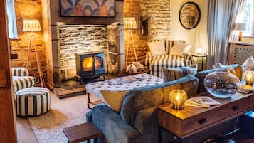 Deep-tissue massages, prenatal massages, facials, 2 treatment rooms