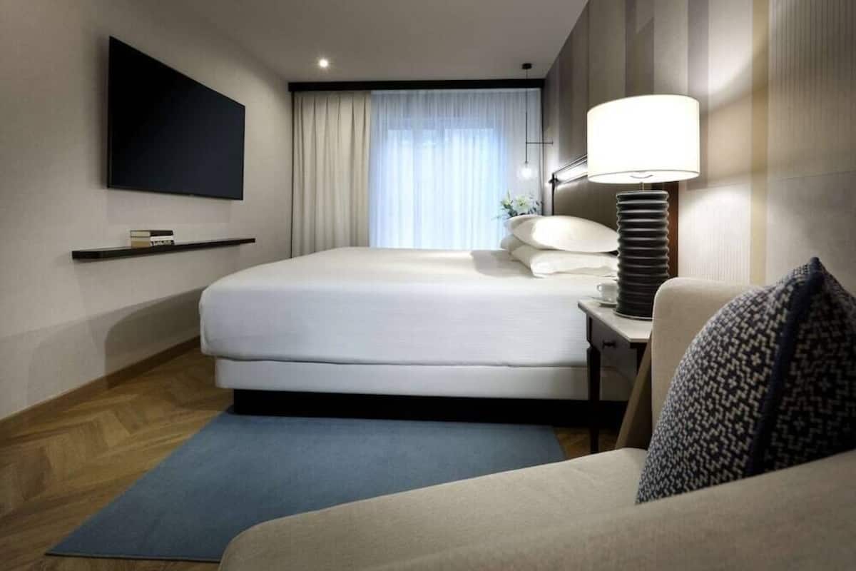 Egyptian cotton sheets, hypo-allergenic bedding, down duvets