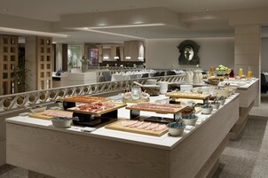 Tägliches Frühstücksbuffet gegen Gebühr