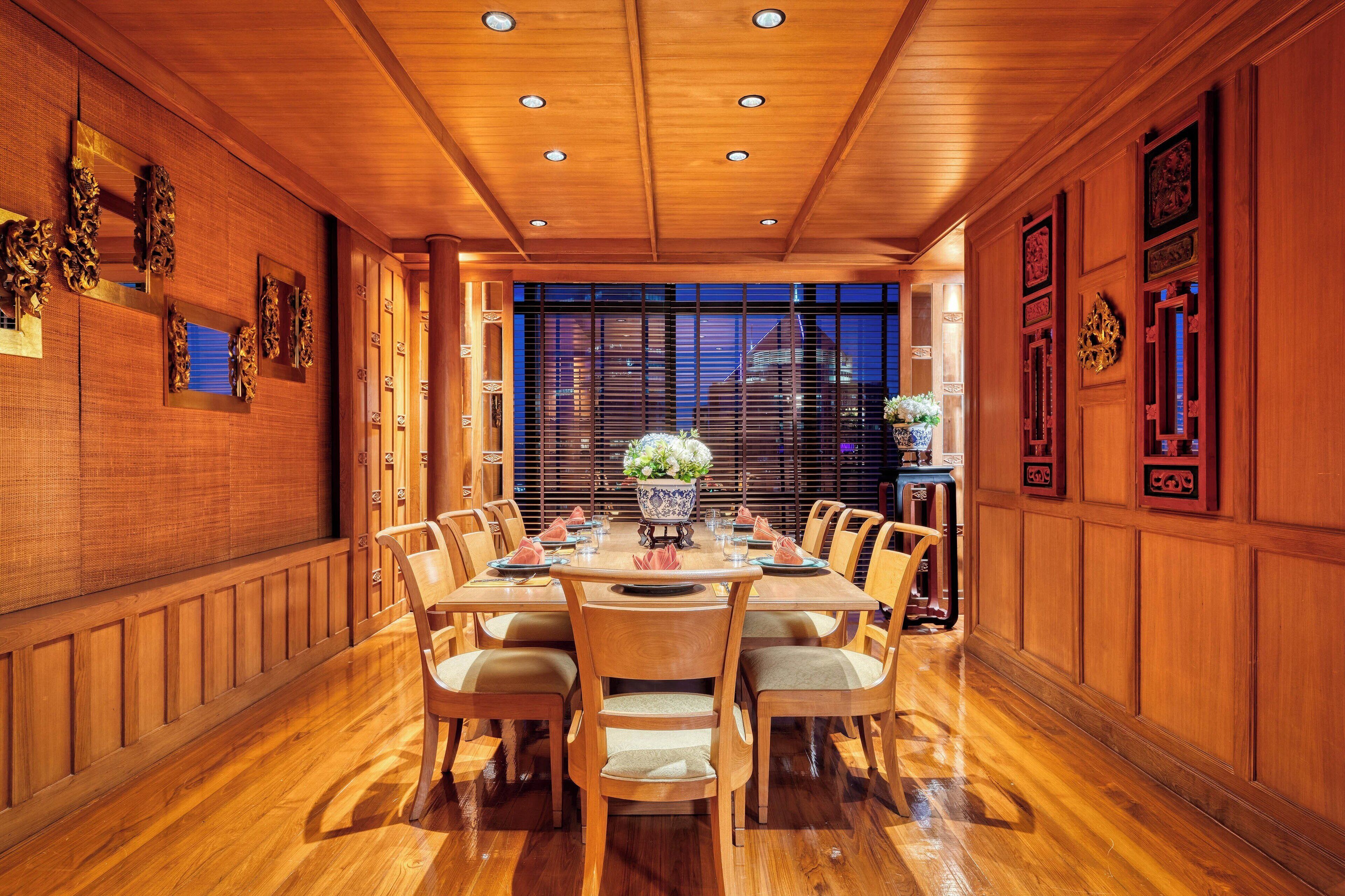 club suite, 2 bedrooms, non smoking, corner | dining room