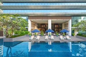 Outdoor pool, free cabanas, pool umbrellas - The Athenee Hotel, a Luxury Collection Hotel, Bangkok (Bangkok)