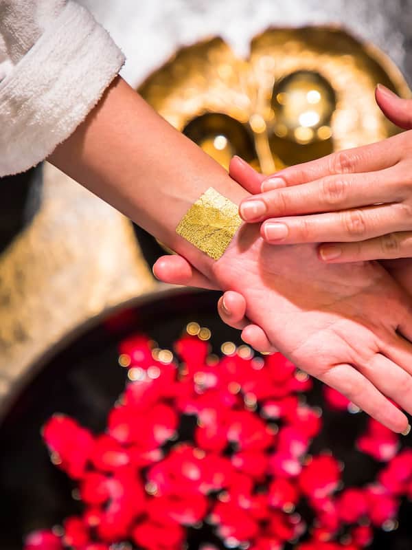 Salas de tratamiento para parejas, sauna y tina de hidromasaje