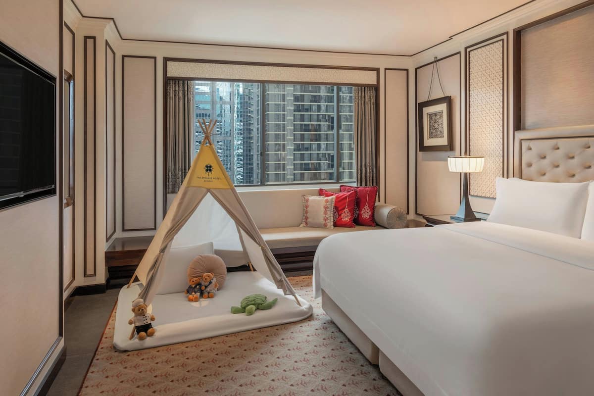 Family Room, 1 King Bed, Non Smoking | 1 bedroom, premium bedding, down comforters, minibar