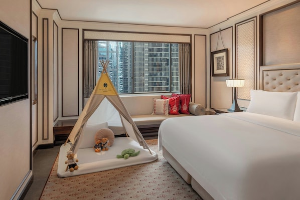 Family Room, 1 King Bed | Premium bedding, down comforters, minibar, in-room safe - The Athenee Hotel, a Luxury Collection Hotel, Bangkok (Bangkok)