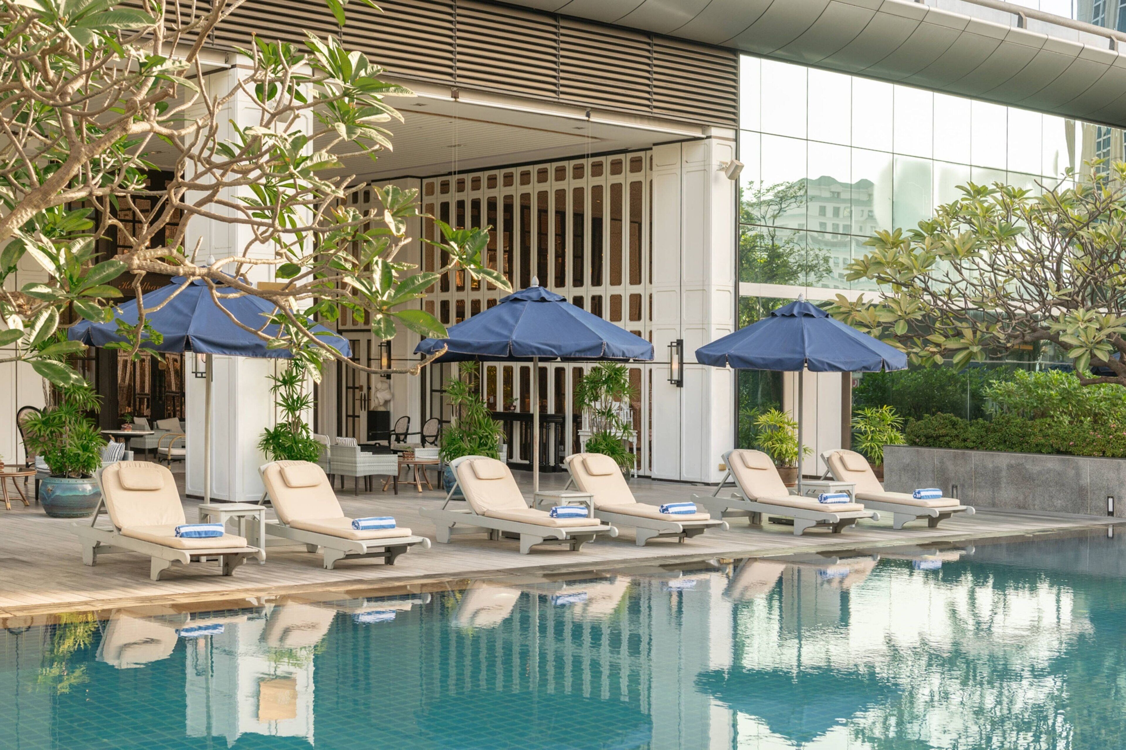 outdoor pool, free pool cabanas, pool umbrellas