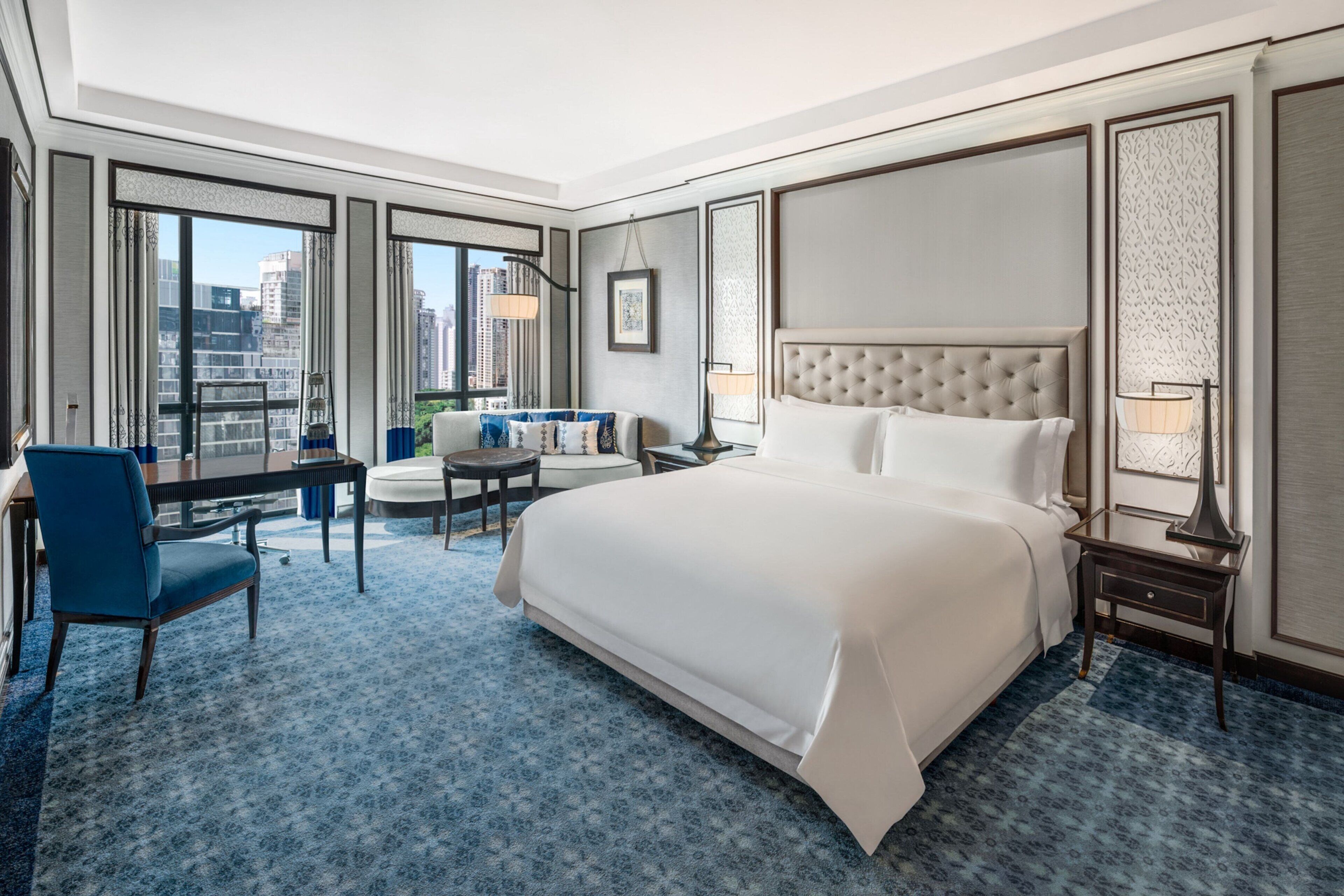 เครื่องนอนระดับพรีเมียม, ผ้านวมขนเป็ด, มินิบาร์, ตู้นิรภัยในห้องพัก