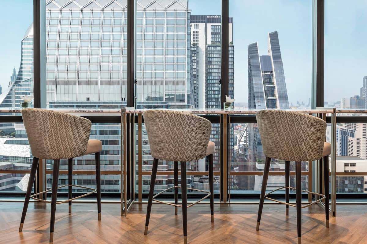 2 bars/lounges, poolside bar