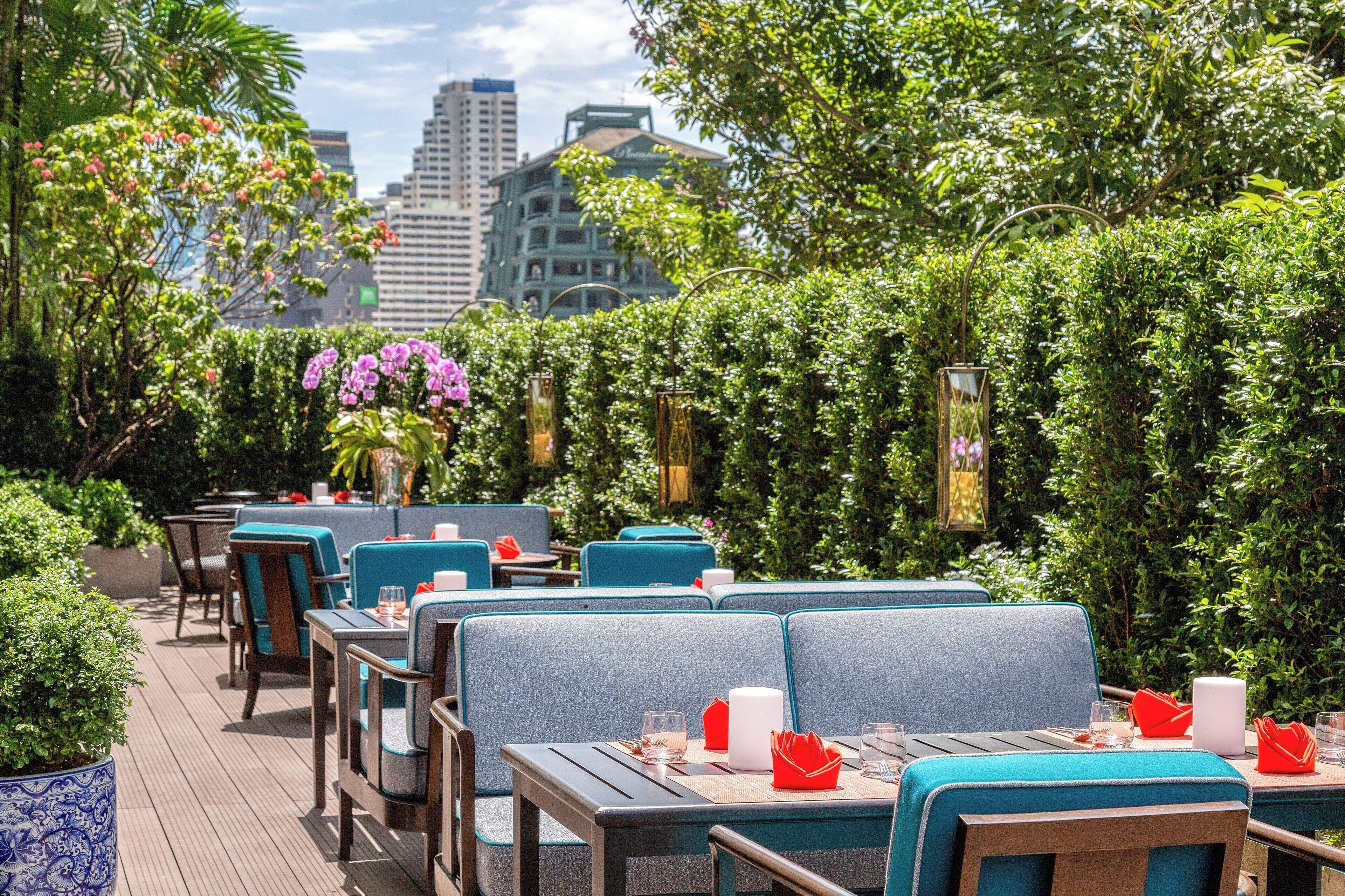 5 restaurants, breakfast, lunch, dinner served; international cuisine