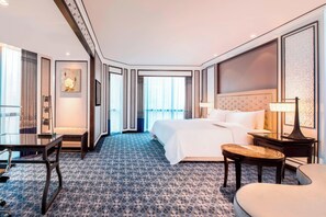 Royal suite, 1 slaapkamer, niet-roken | 1 slaapkamer, luxe beddengoed, donzen dekbedden, een minibar