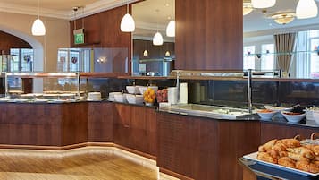 Daily continental breakfast (GBP 22.9 per person)