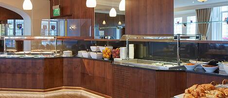 Daily continental breakfast (GBP 22.9 per person)