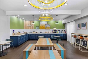 含每日自助早餐