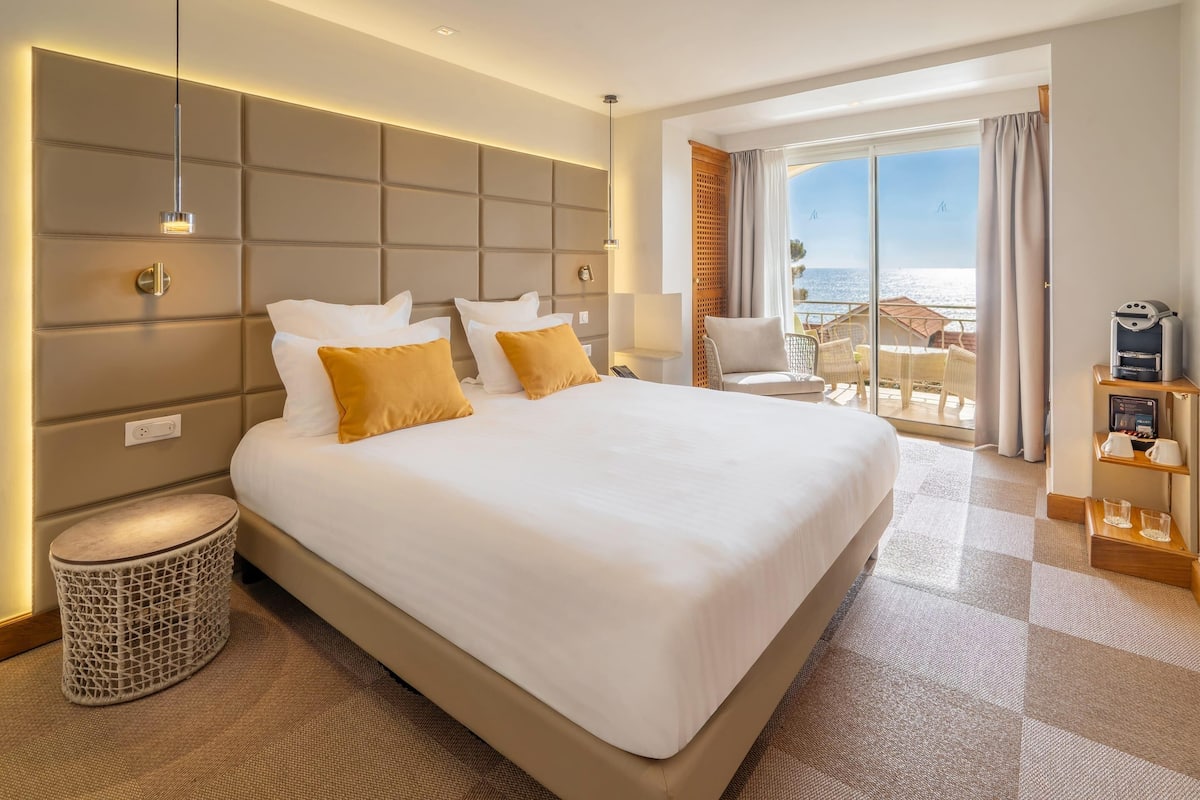 Habitación familiar, varias camas, Terraza, vista al mar (Bunk beds) | Ropa de cama de alta calidad, camas con pillow-top y minibar