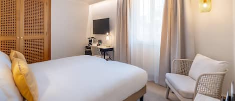 Superior Room, 2 Twin Beds, Non Smoking | Premium bedding, pillowtop beds, minibar, in-room safe