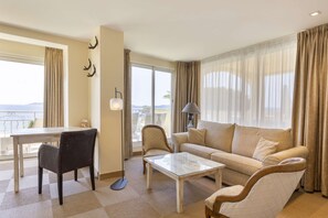 Suite, 1 cama King size, Terraza, vista al mar | Ropa de cama de alta calidad, camas con pillow-top y minibar 