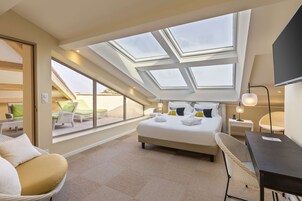 Ropa de cama de alta calidad, colchones con pillow-top y minibar 