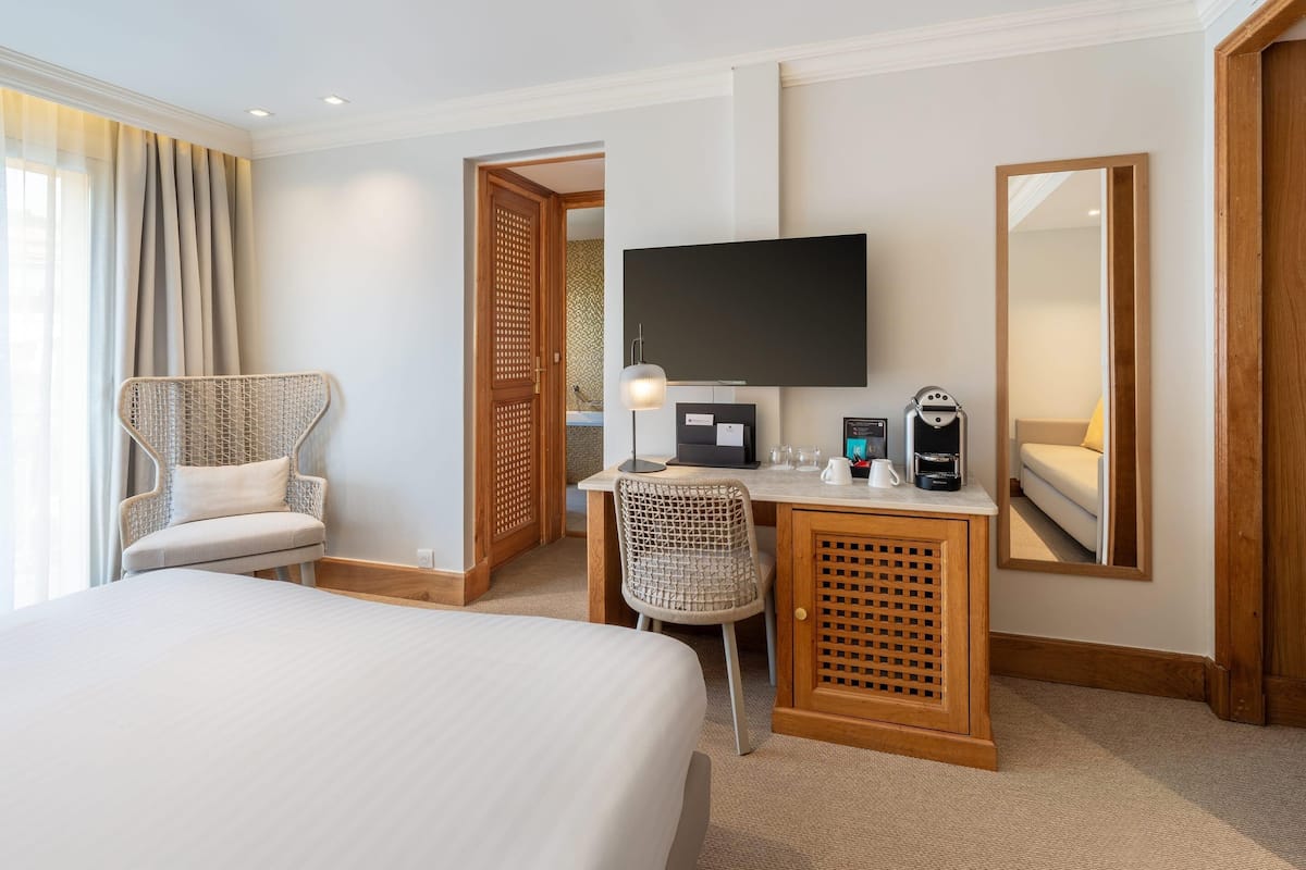 Habitación familiar, 1 cama King size, para no fumadores, Terraza (with Sofabed) | Ropa de cama de alta calidad, camas con pillow-top y minibar