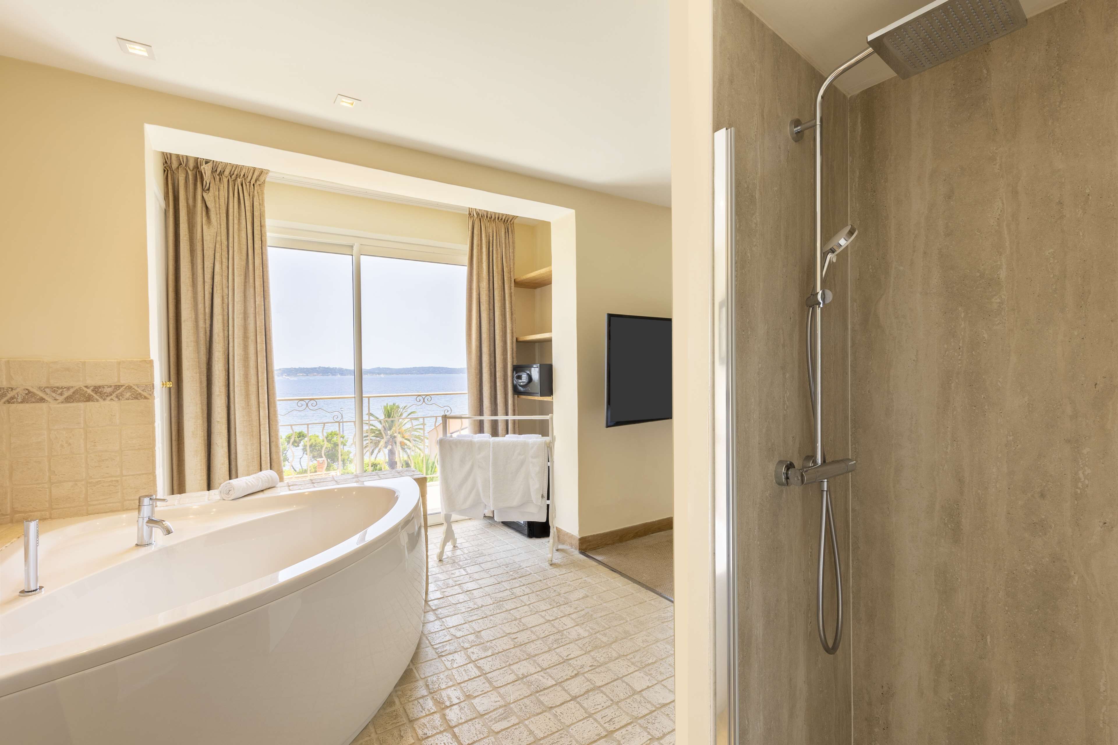 suite, 1 king bed, terrace, sea view | premium bedding, pillow-top beds, minibar, in-room safe