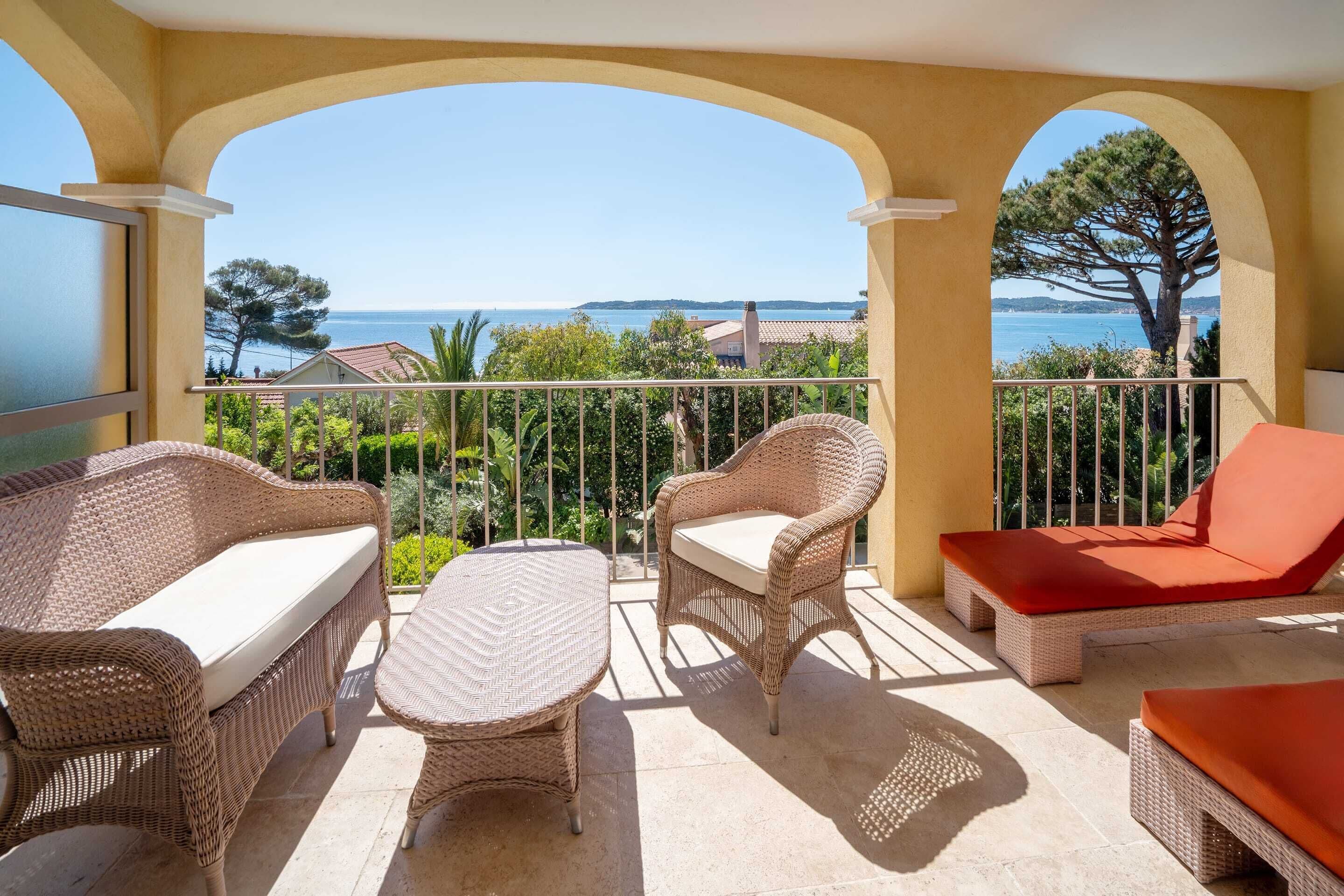 Exclusive-Zimmer, 2 Einzelbetten, Terrasse, Meerblick | Hochwertige Bettwaren, Pillowtop-Betten, Minibar, Zimmersafe