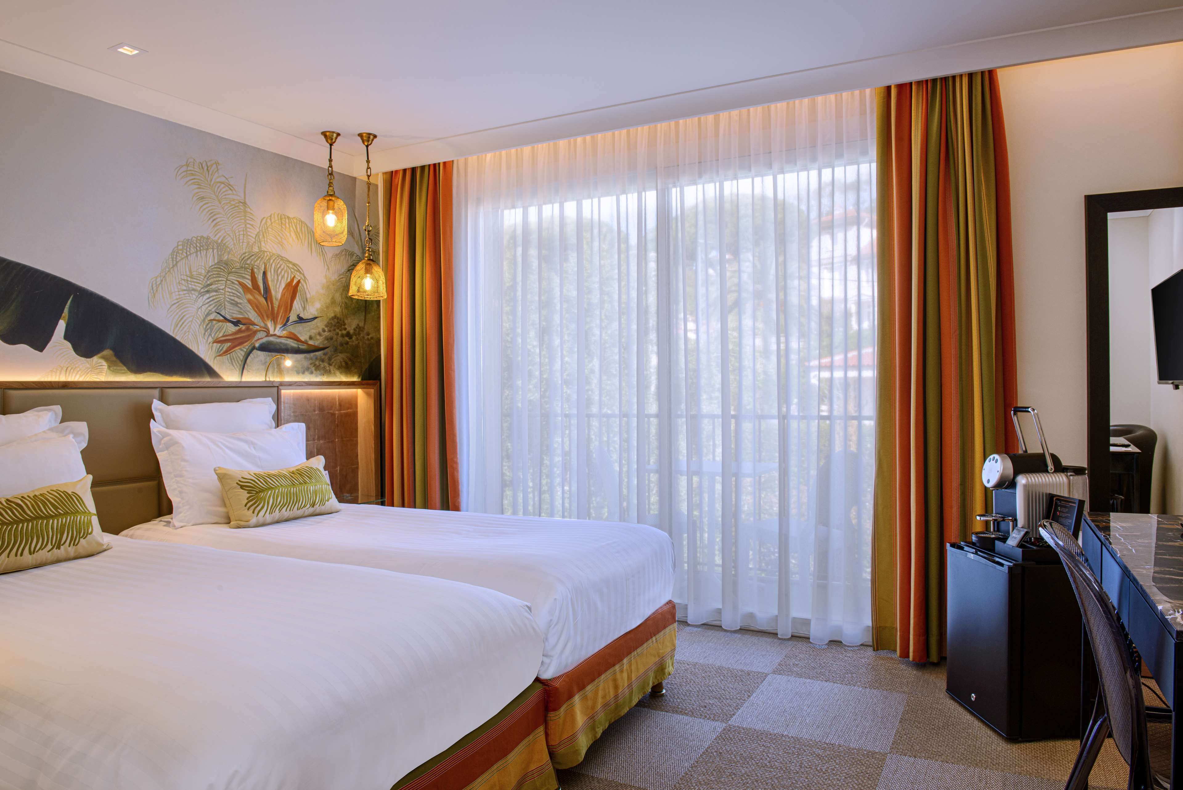 Ropa de cama de alta calidad, colchones con acolchado adicional, minibar