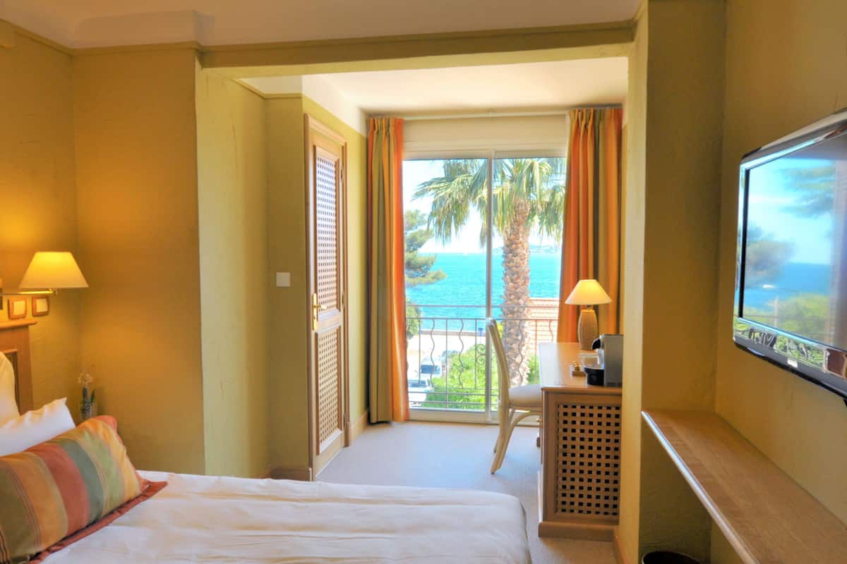 Classic Room, 2 Twin Beds, Non Smoking, Sea Facing | Premium bedding, pillowtop beds, minibar, in-room safe