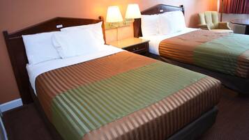 标准房, 2 张双人床 (2 Double Beds Smoking) | 熨斗/熨衣板、免费 WiFi、床单