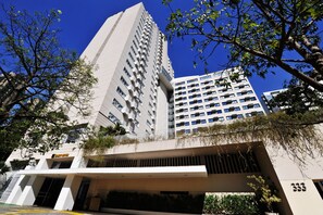 Front of property - Quality Suites Alphaville (Barueri)