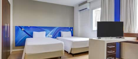 Executive Suite, 2 Twin Beds, Non Smoking | Minibar, in-room safe, desk, blackout drapes