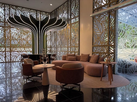 Lobby. Quality Suites Alphaville