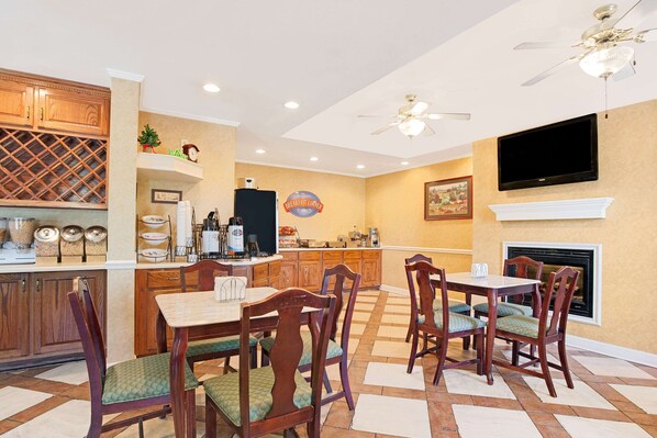 Free daily continental breakfast