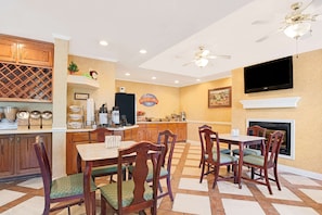 Free daily continental breakfast