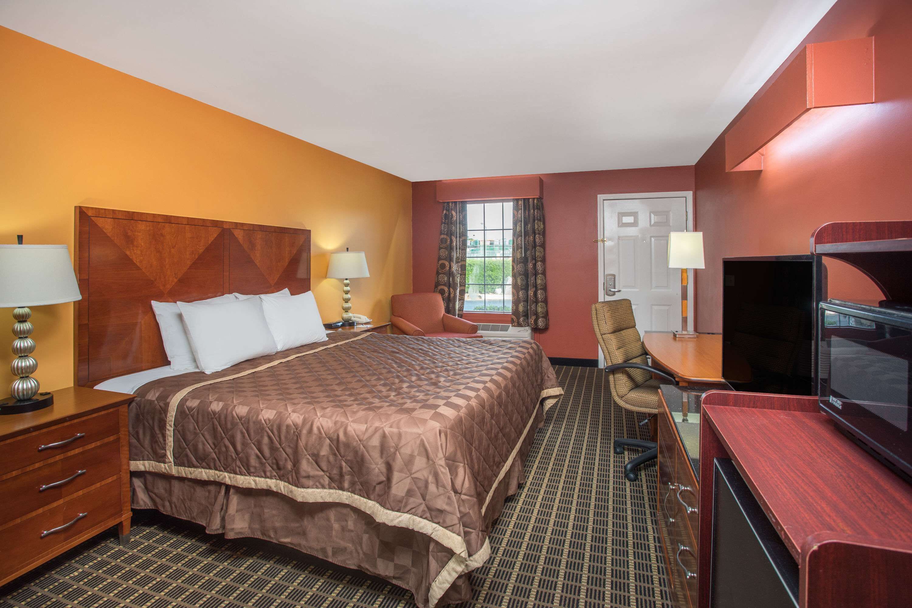 Premium bedding, soundproofing, iron/ironing board, free WiFi