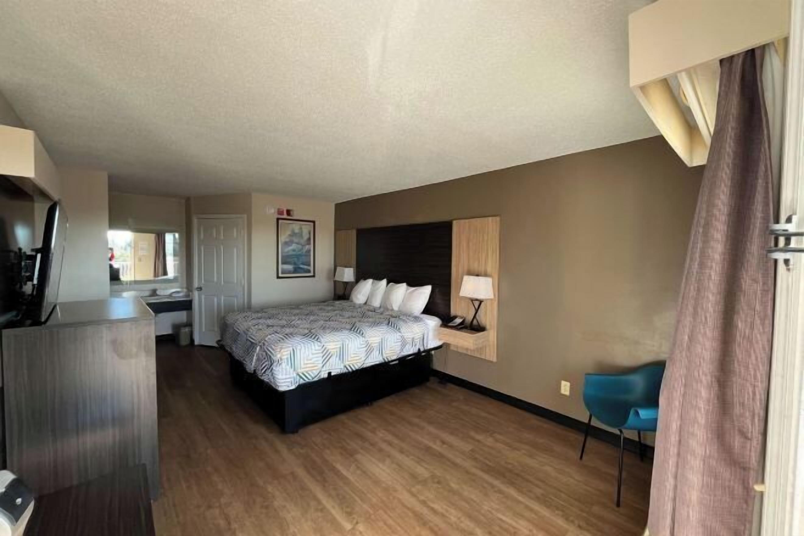 加厚床垫、办公桌、熨斗/熨衣板、免费 WiFi