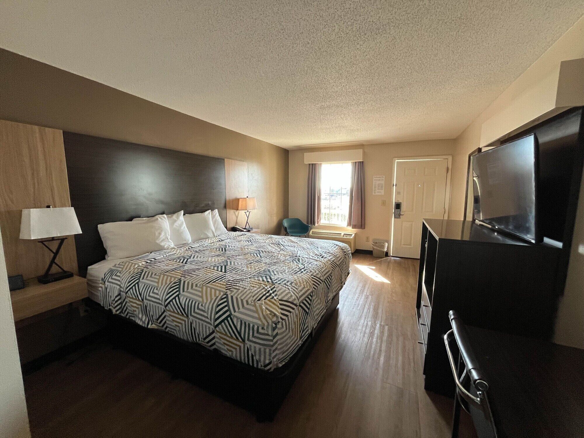 Pillow-top beds, desk, iron/ironing board, free WiFi