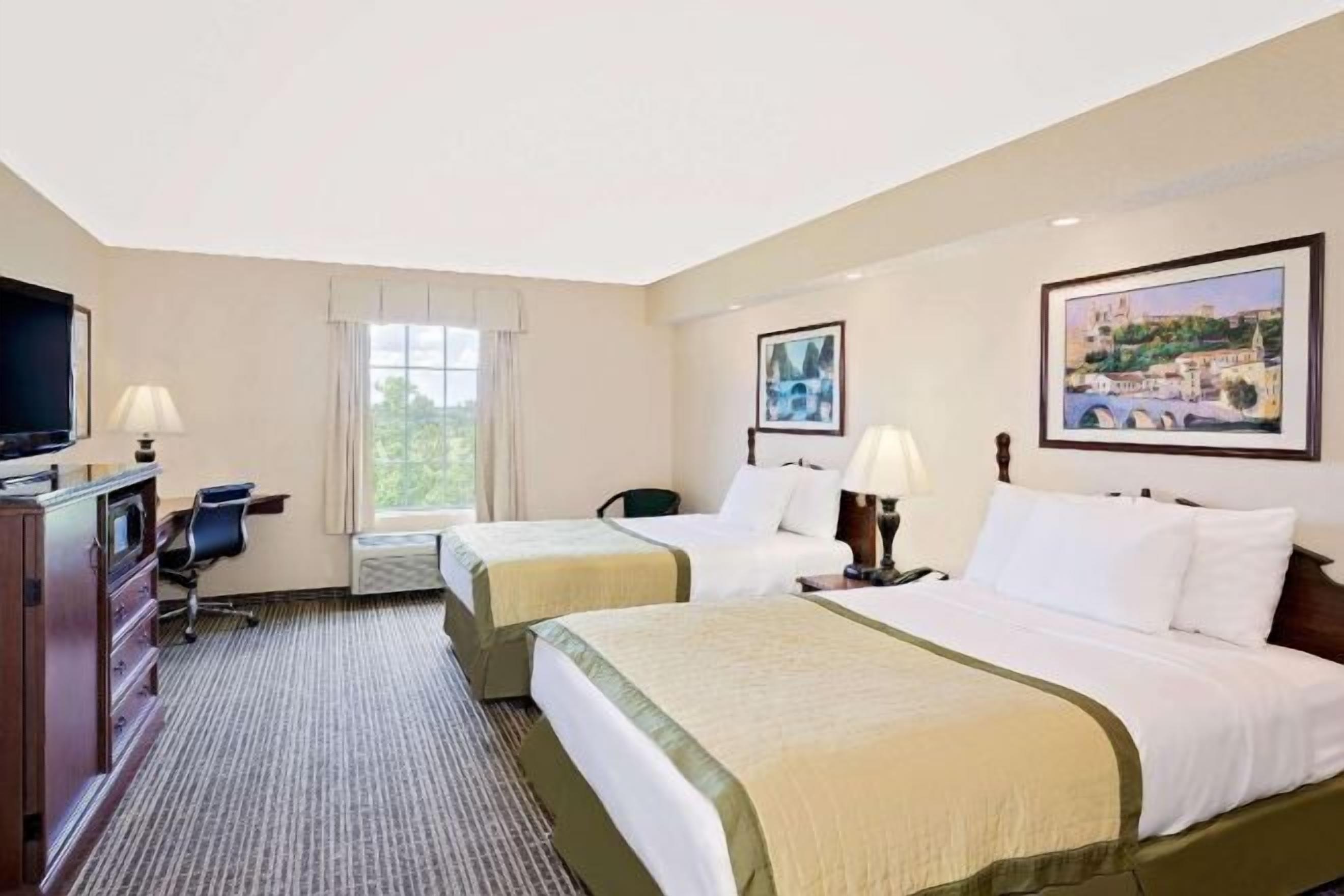 加厚床垫、办公桌、熨斗/熨衣板、免费 WiFi