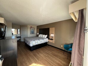 Pillowtop beds, desk, iron/ironing board, free WiFi - Motel 6 Georgetown, SC - Marina (Georgetown)