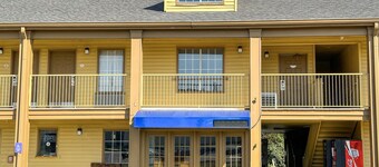 Bonita Lakes Inn