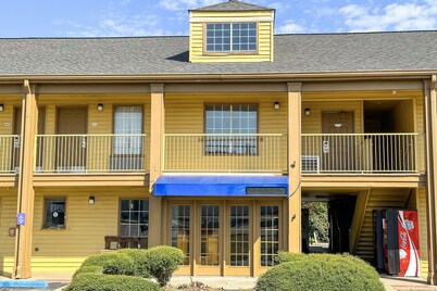 Bonita Lakes Inn