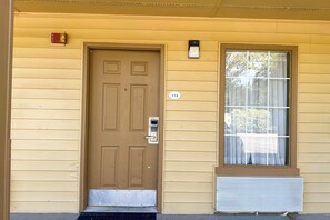 Skrivbord, strykjärn/strykbräda, gratis wi-fi och sängkläder