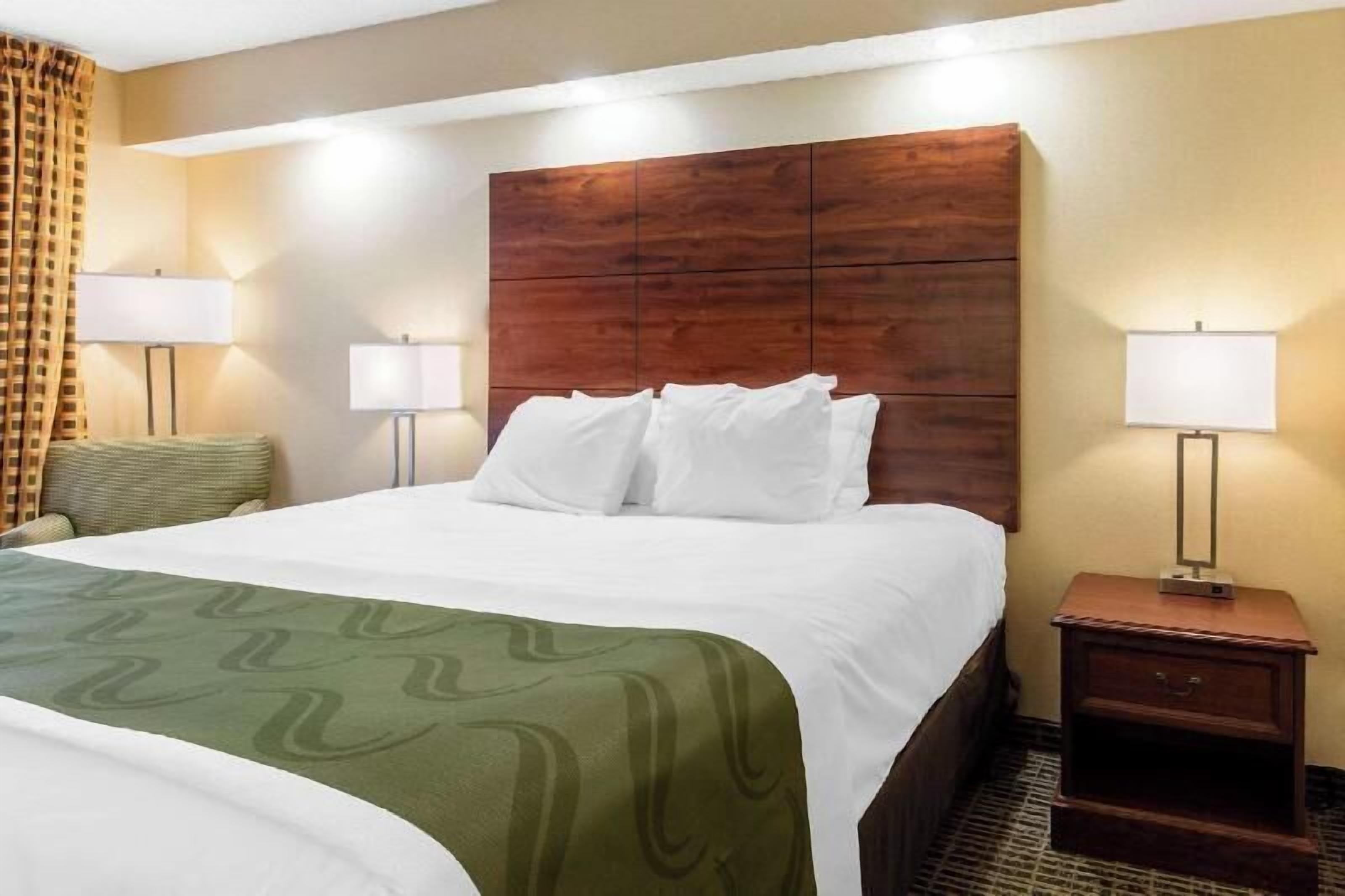 Cortinas opacas, tabla de planchar con plancha, wifi gratis