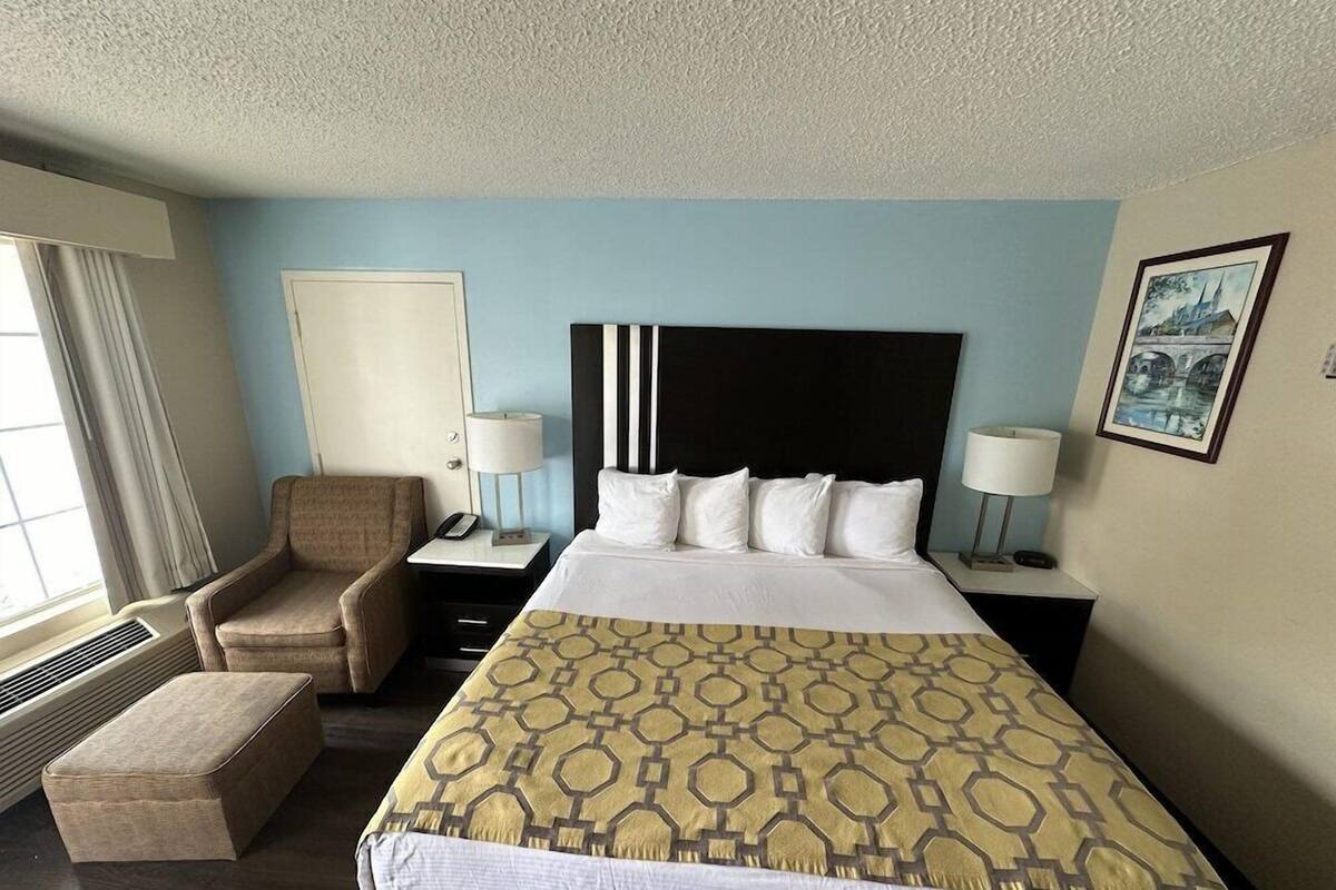 Iron/ironing board, free WiFi, bed sheets