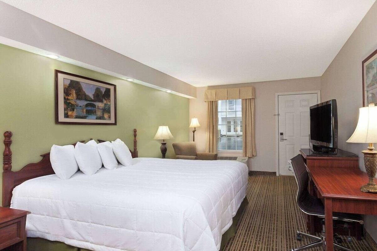 Pillow-top beds, desk, laptop workspace, blackout curtains