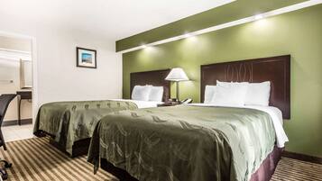 Pillowtop-Betten, Schreibtisch, schallisolierte Zimmer