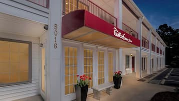 Fassade der Unterkunft – Abend/Nacht